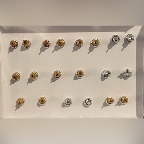 Avon Earring Box Set (10 Pairs) - Picture 2 of 6